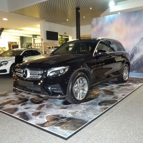 Exposition de voiture podium pour présenter un véhicule